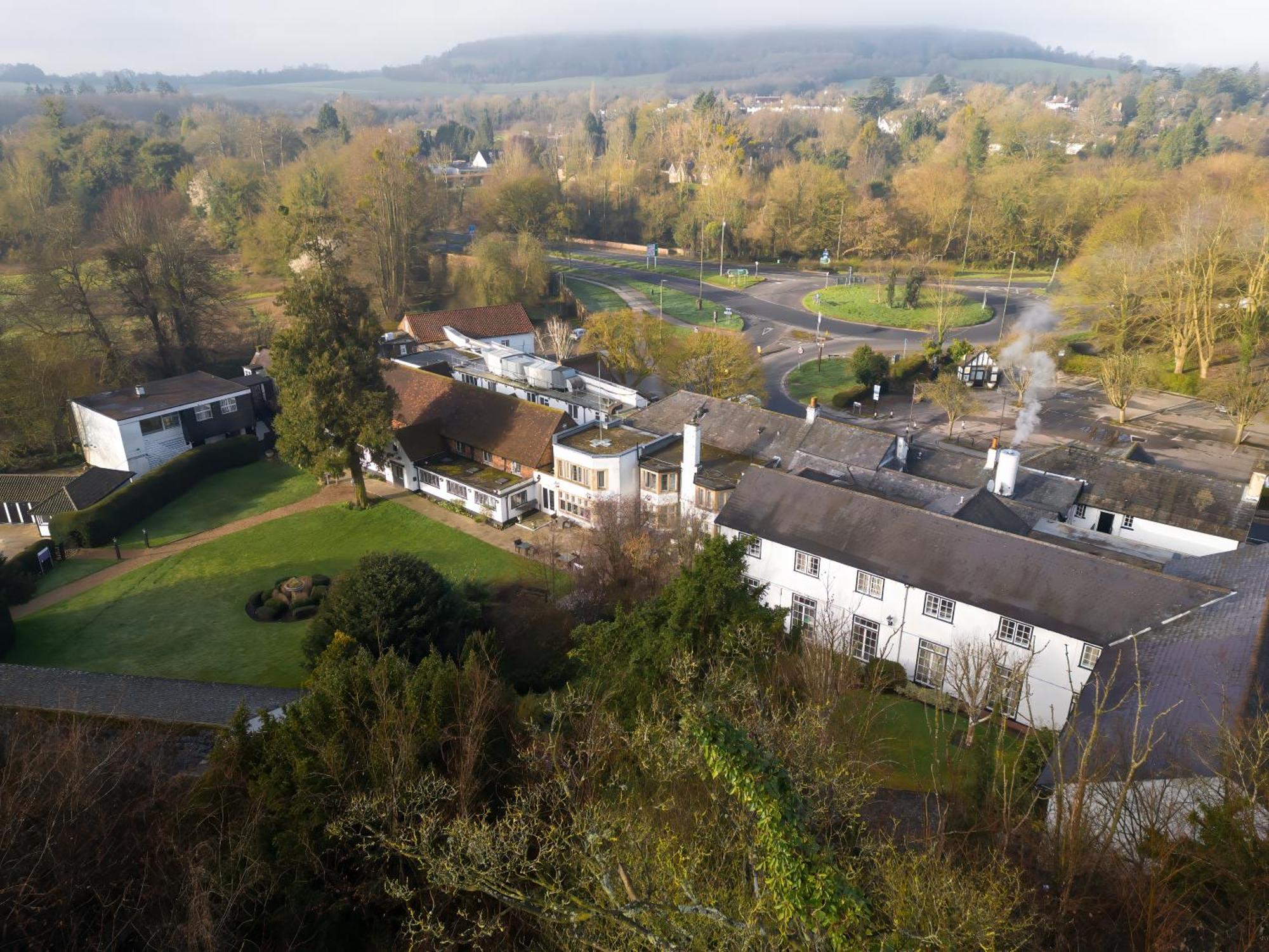 דורקינג Sunday Box Hill Burford Bridge Hotel מראה חיצוני תמונה