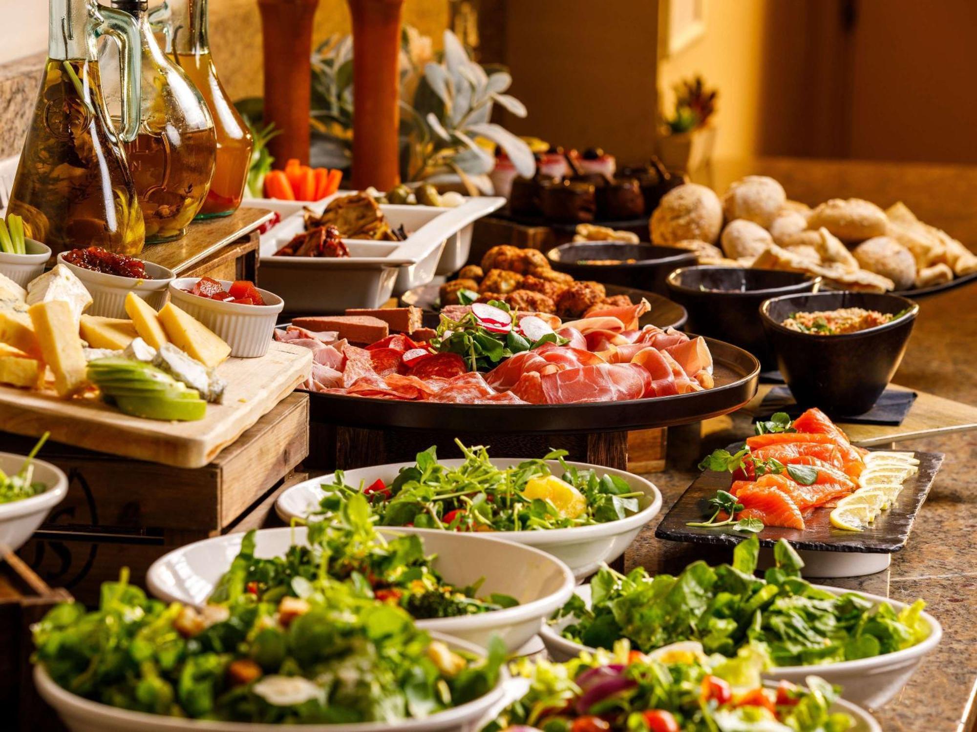 דורקינג Sunday Box Hill Burford Bridge Hotel מראה חיצוני תמונה